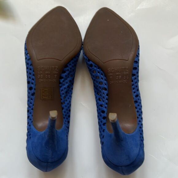 ⭐️SCHUTZ Laser Cut Suede Pumps⭐️ - Picture 6 of 7